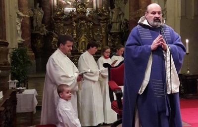 Průzkum: Čtvrtina Čechů se označuje za věřící, třetina za ateisty