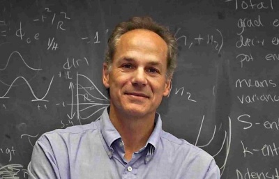 Templetonovu cenu dostal Marcelo Gleiser, agnostik kritizující ateismus jako nevědecký