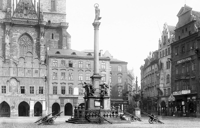 Před 105 lety byl na Staroměstském náměstí stržen mariánský sloup 
