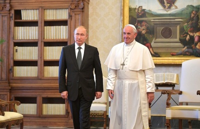 Putin potřetí jednal s Františkem, opět se opozdil