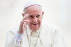 Papež v dobročinné aukci prodá i kolo, které mu daroval Sagan