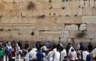 Rabín vyzval věřící, aby nelíbali jeruzalémskou Zeď nářků