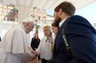 Papež krátce mluvil s manželkami ukrajinských vojáků, kteří bojují v Mariupolu