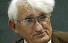 Filozof Jürgen Habermas, který debatoval s Josephem Ratzingerem, zemřel ve věku 96 let