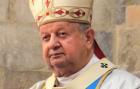 Krakovský arcibiskup Dziwisz končí. Patřil mezi nejbližší spolupracovníky papeže Jana Pavla II.