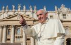 Papež František se po propuštění z nemocnice opět pozdravil s věřícími na Svatopetrském náměstí