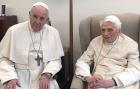 Proč nemá smysl stavět oba papeže proti sobě