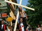 Na Velký pátek se opět uskuteční happening Ukřižování v Praze